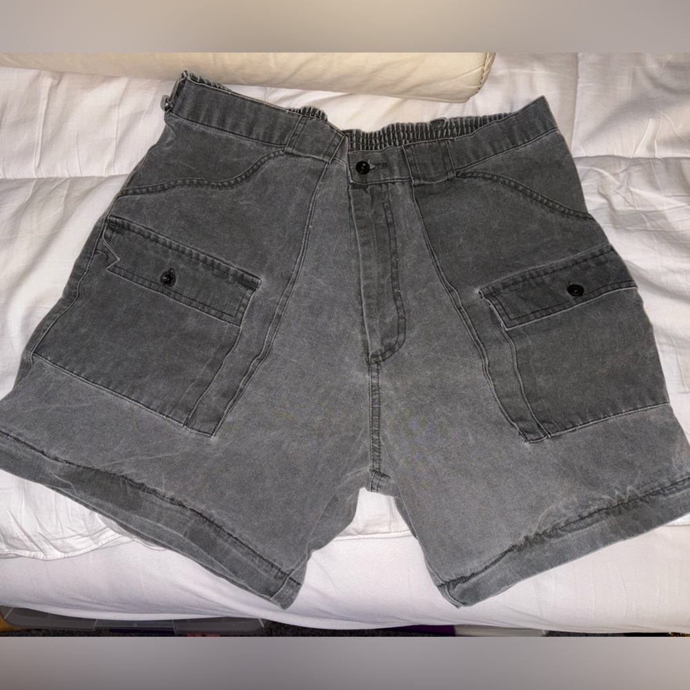 Heavy duty mens cargo shorts